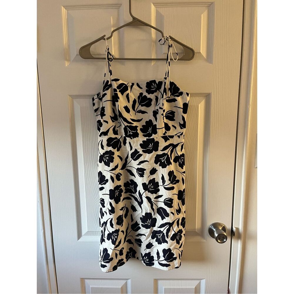 Old Navy Dress Medium White Navy Floral Beach Vacation Coastal Coverup